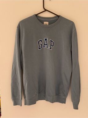 GAP Men's Crewneck Sweatshirt in Dusty Blue with Navy Logo